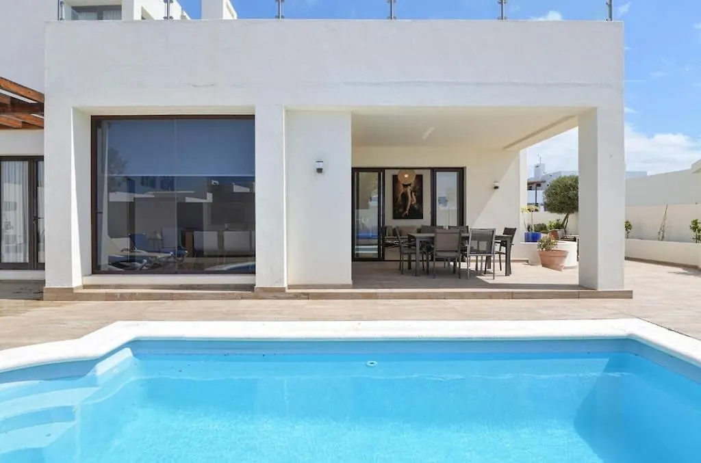 Luxury Villa Near Beach 1Km Swimming Pool Tennis Court Great For All Ages Playa Blanca  0*, Playa Blanca (Lanzarote)